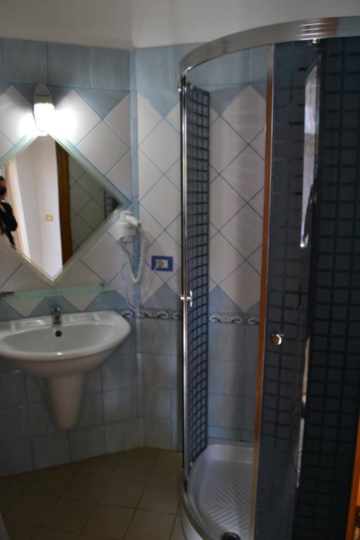 Hotel Alpine Vlorë 객실 사진